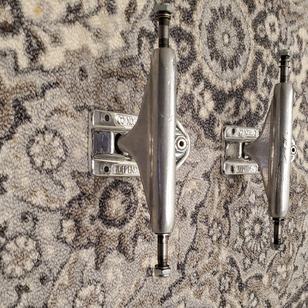 Independent Forged TITANIUM 139 Skateboard Trucks (lightly used) & New Bushings